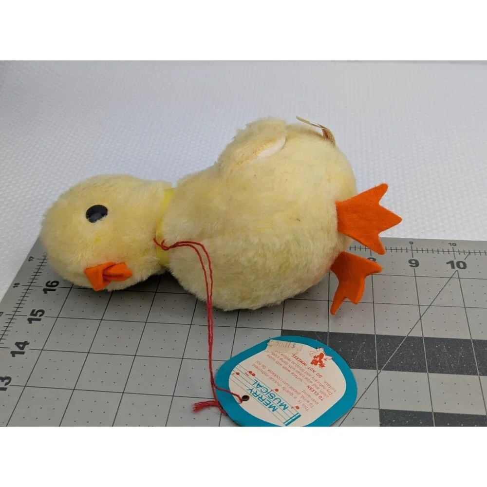 Douglas Cuddle Toys Yellow Duck Chick Plush Wind Up Musical 8 Inch Vintage‎